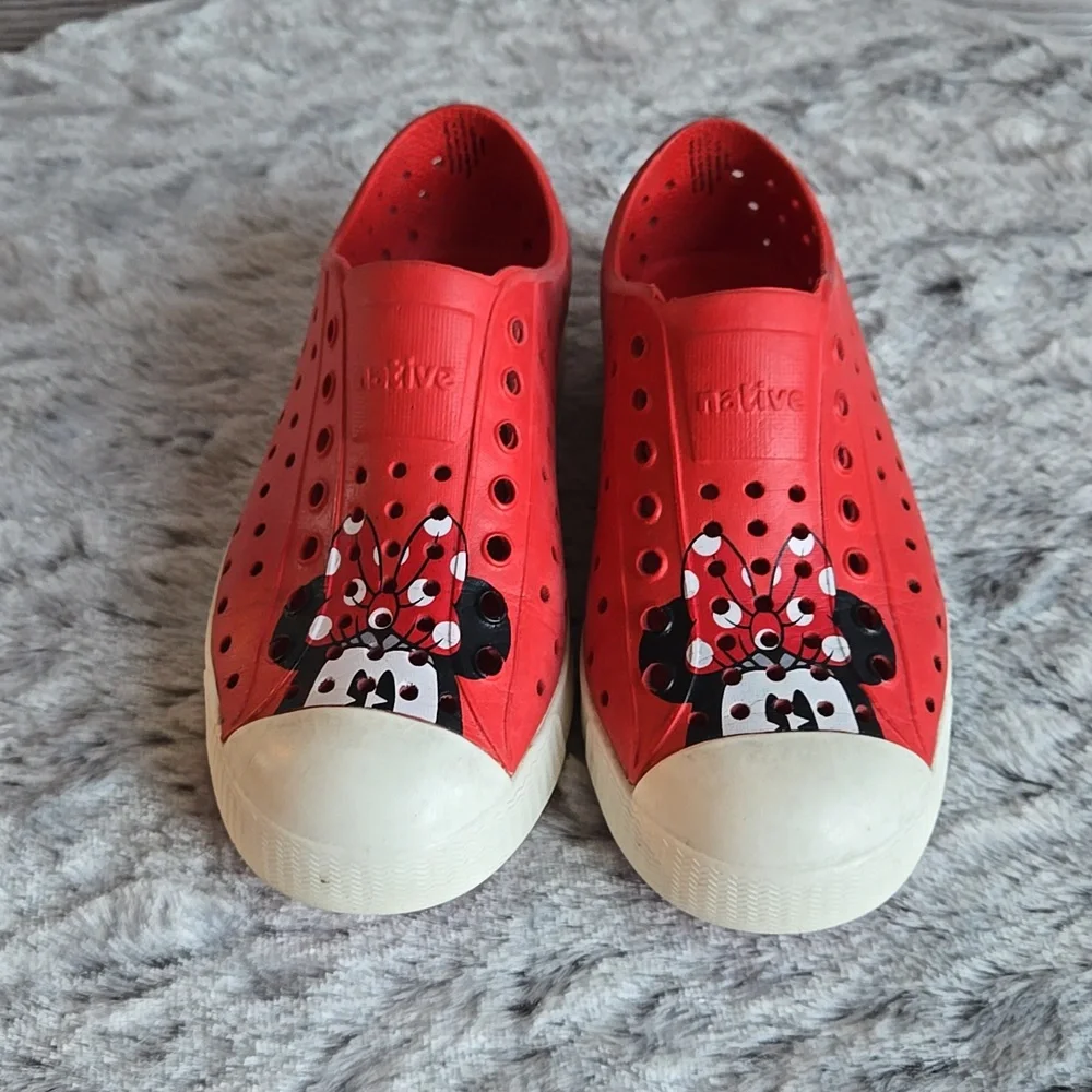 Native Minnie Mouse Shoes, Kids Size 13